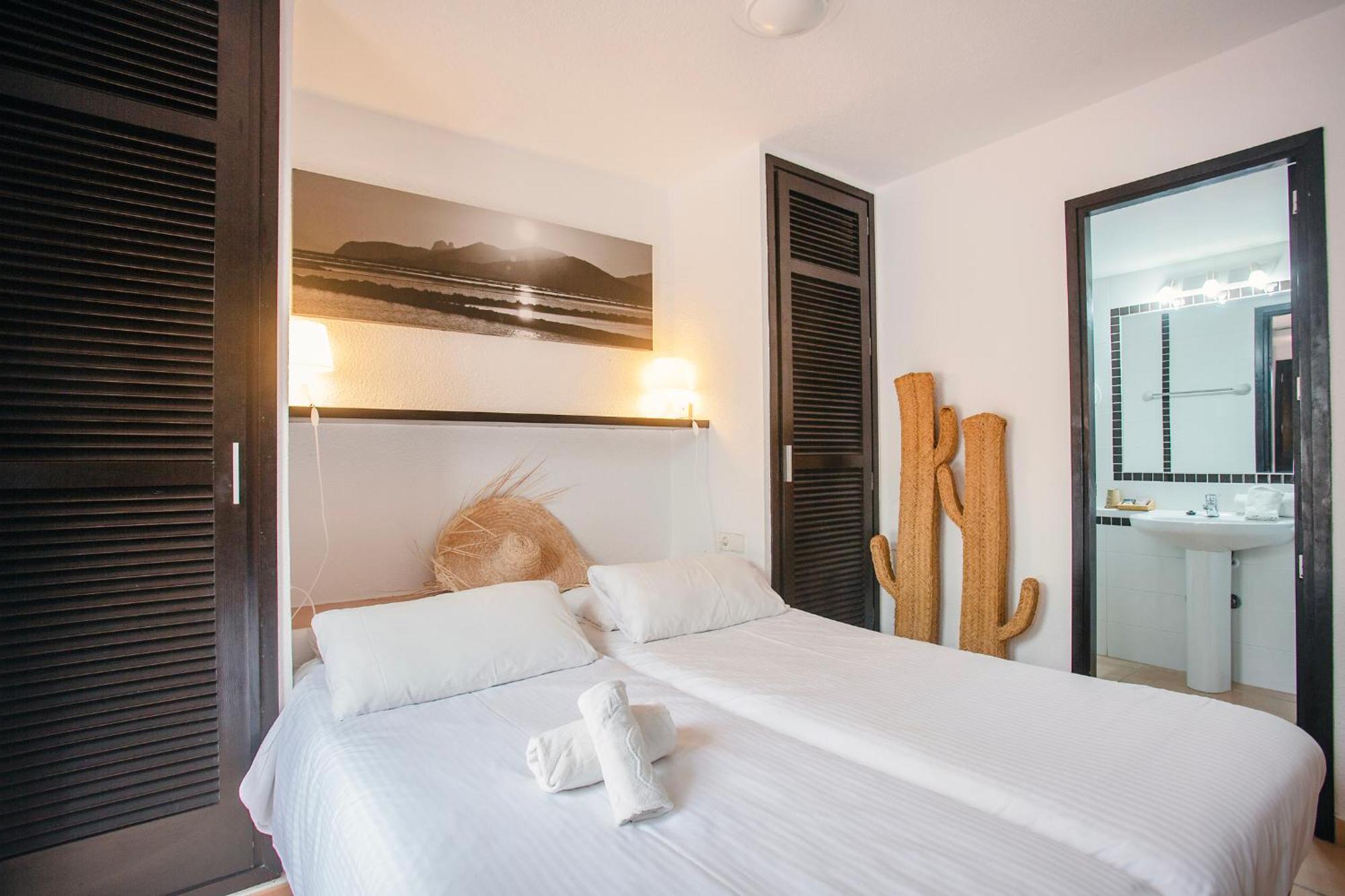 Club Cala Azul Hotel Cala Llenya Kültér fotó