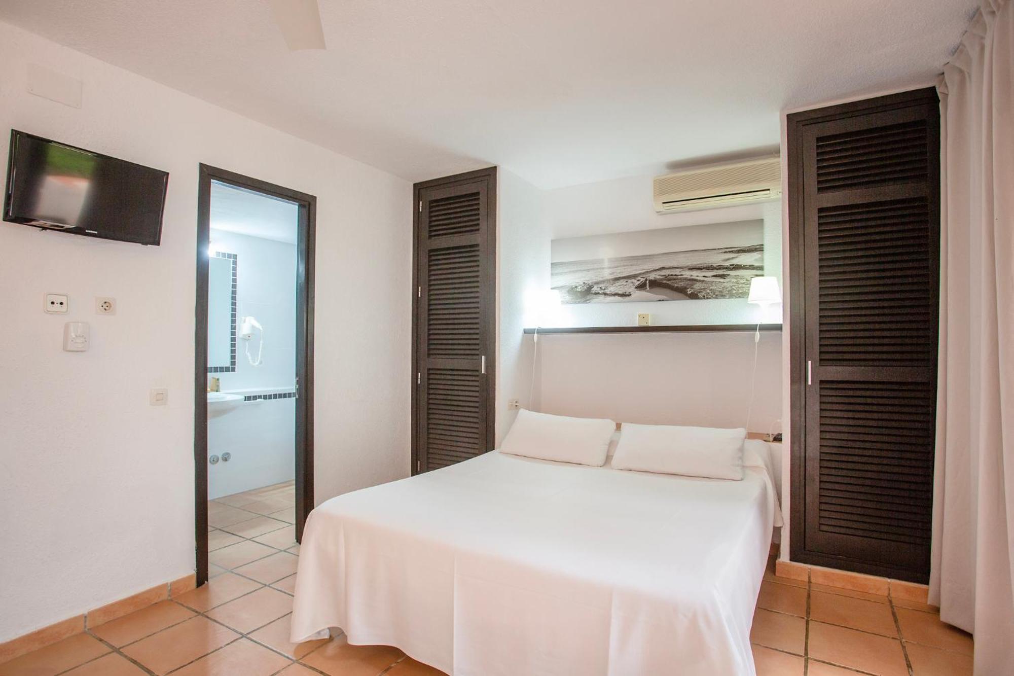 Club Cala Azul Hotel Cala Llenya Szoba fotó