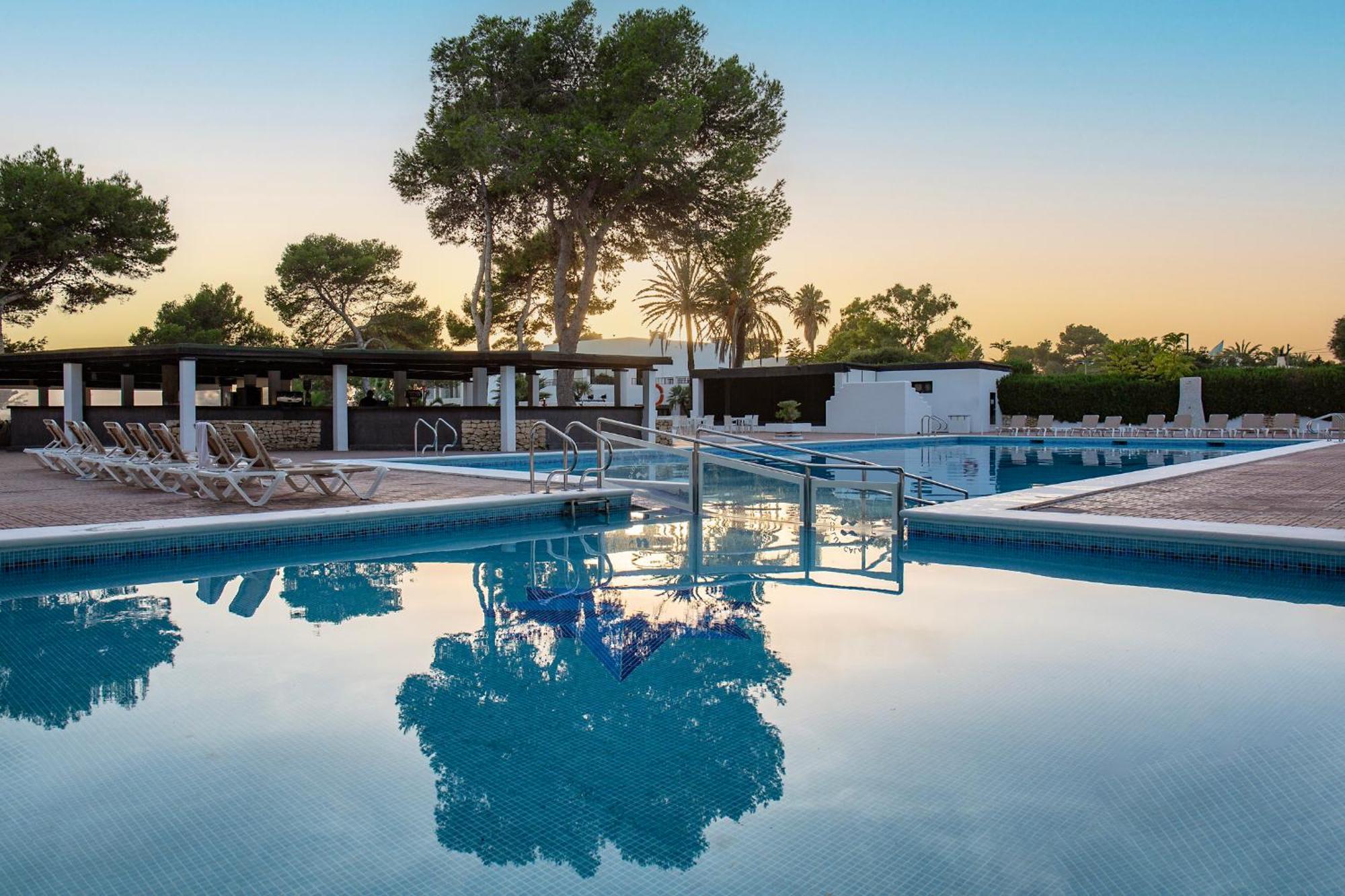 Club Cala Azul Hotel Cala Llenya Kültér fotó