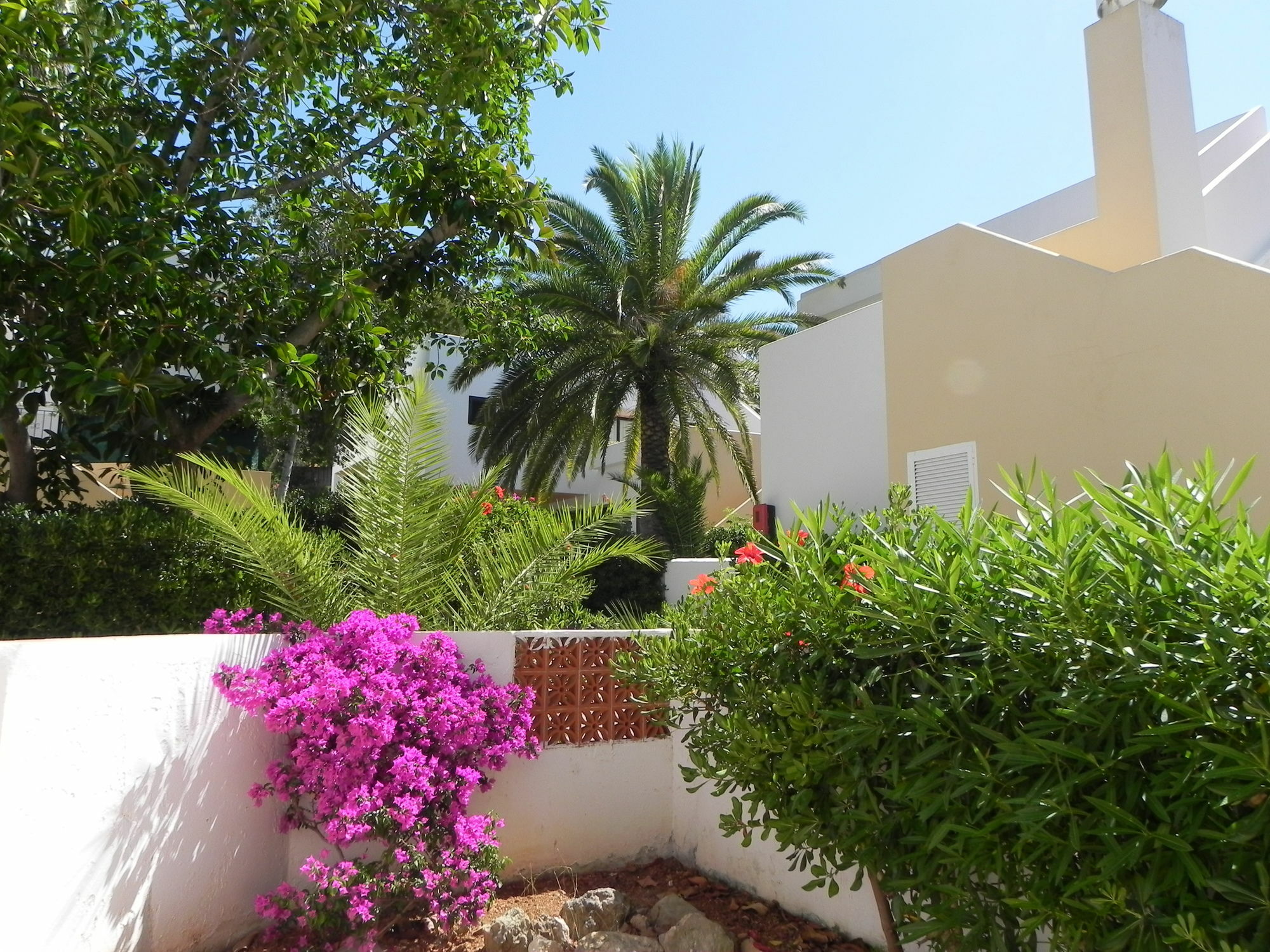 Club Cala Azul Hotel Cala Llenya Kültér fotó